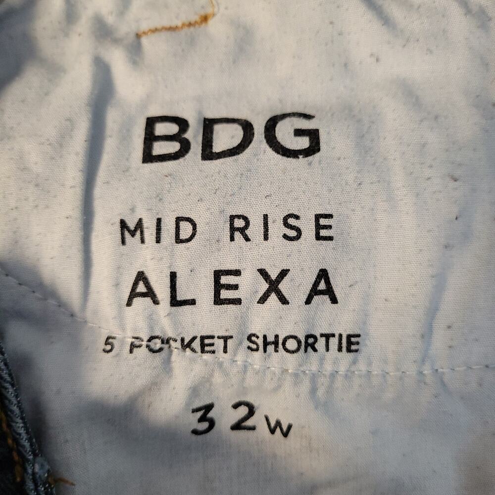 BDG Mid Rise Alexa 5 Pocket Shortie Denim Shorts Vacation Utility Women Size 32W - Picture 3 of 8